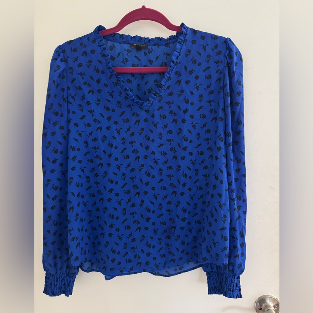 🖤Ann Taylor Blouse - size Medium Petite